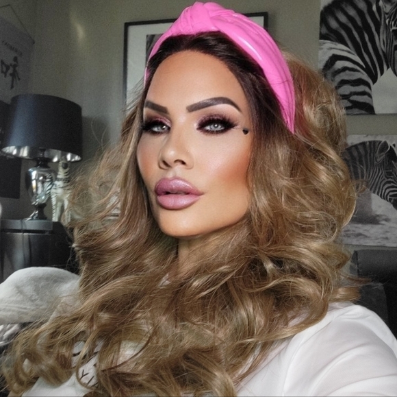 Brand New Lite brown wig - Picture 7 of 16